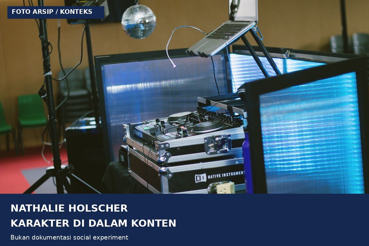 Foto arsip DJ booth, 13 Maret 2015. Foto konteks pekerjaan Nathalie sebagai DJ; bukan dokumentasi social experiment.