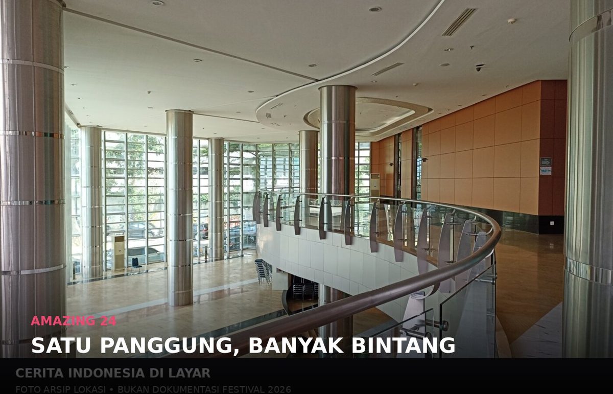 Foto arsip interior Teater Jakarta TIM, 30 Oktober 2022. Foto konteks panggung; bukan lokasi Amazing 24.